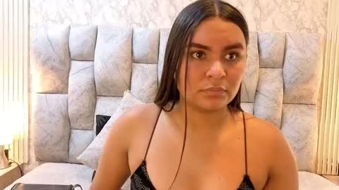 amarahanks_ online show from November 25, 2025, 7:36 pm