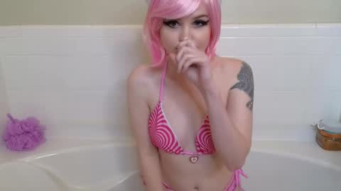 Snapshot of amaramoonglow chatting on November 28, 2025, 10:01 pm Amara online show from November 28, 2025, 10:01 pm