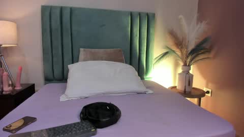 Amara Yasbel online show from April 10, 2026, 6:12 pm