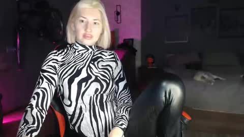 Snapshot of amayamalina chatting on December 8, 2024, 6:11 am Malina online show from December 8, 2024, 6:11 am