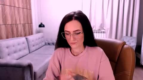 Izza online show from December 22, 2025, 1:30 pm