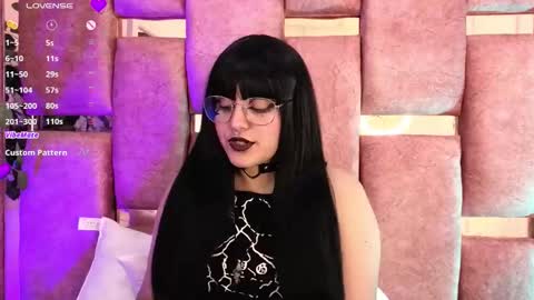   online show from October 25, 2025, 7:08 pm