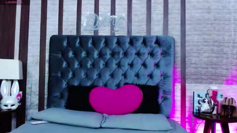 Ambar Jones online show from November 5, 2025, 11:21 am