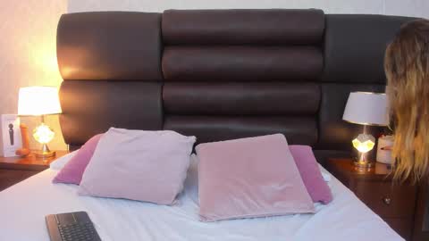 AmbarSantany  online show from February 27, 2026, 12:43 am