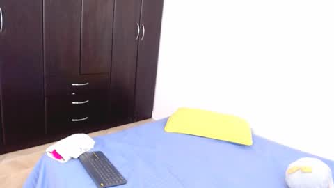 Snapshot of ambel_rose chatting on November 16, 2025, 6:46 pm ambel_rose online show from November 16, 2025, 6:46 pm