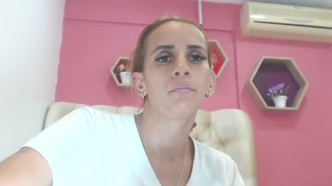 Snapshot of amber_moore chatting on February 15, 2025, 1:10 am Amber Moore online show from February 15, 2025, 1:10 am