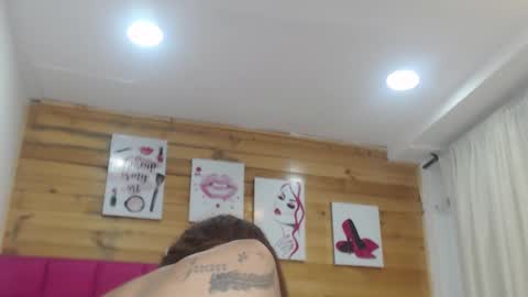 Snapshot of amber_moore chatting on October 17, 2025, 12:01 am Amber Moore online show from October 17, 2025, 12:01 am