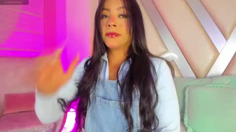 Tell me Amber online show from May 17, 2026, 4:43 am