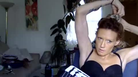 Kaligirll online show from May 18, 2026, 11:32 pm