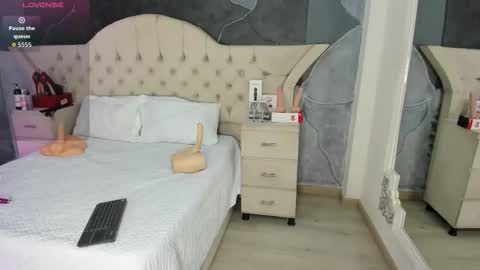Snapshot of amberrgrey_ chatting on September 22, 2025, 6:43 pm Amber Grey online show from September 22, 2025, 6:43 pm