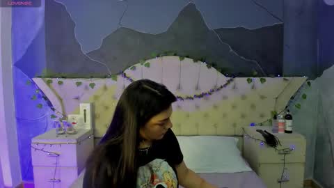 Snapshot of amberrgrey_ chatting on November 19, 2025, 6:52 pm Amber Grey online show from November 19, 2025, 6:52 pm