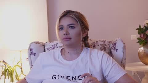 Amberseyes online show from January 22, 2025, 1:21 pm