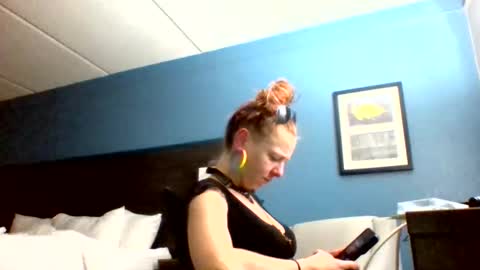 Snapshot of ambionce chatting on April 18, 2026, 2:26 am ambionce online show from April 18, 2026, 2:26 am