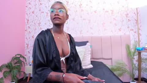 Amelia Adams online show from November 20, 2025, 7:19 am