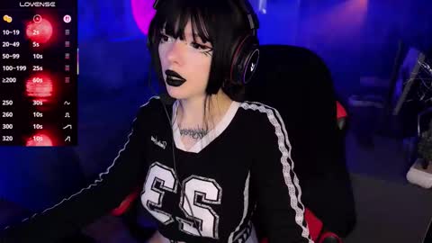 Amelia Aley  online show from October 23, 2025, 10:58 am