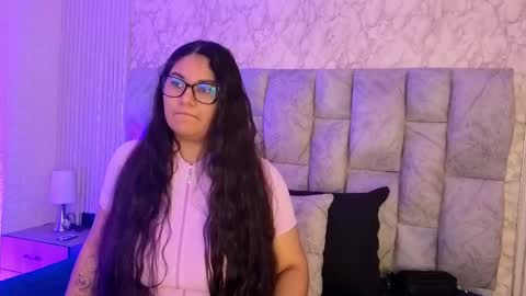 AMELIA CASTELL  online show from April 19, 2026, 10:45 pm