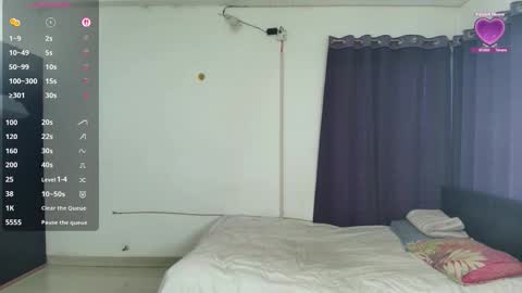 ameliagracekitty online show from November 19, 2025, 7:19 am