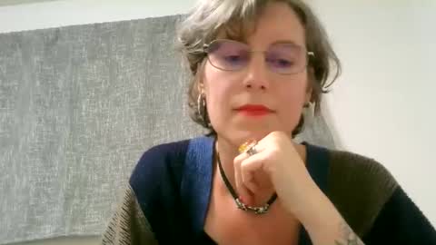 Ameliaishka online show from October 17, 2025, 2:37 am