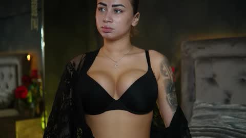  Amelia  online show from November 18, 2025, 10:36 pm