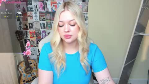 Snapshot of ameliepeach chatting on May 29, 2026, 8:23 am Amelie online show from May 29, 2026, 8:23 am