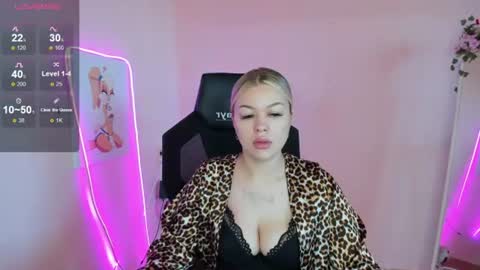 Snapshot of ameliepeach chatting on June 19, 2026, 1:54 am Amelie online show from June 19, 2026, 1:54 am