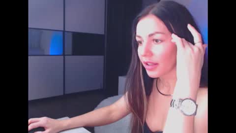 amelinamersi online show from November 1, 2025, 3:58 pm