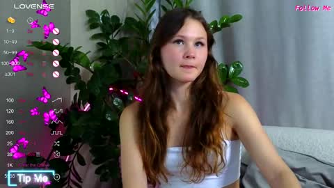 AmeliRoyse online show from October 15, 2025, 5:13 pm