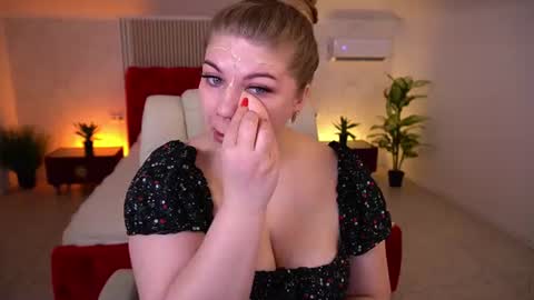 Snapshot of amellywhite chatting on June 23, 2026, 12:36 pm Alina online show from June 23, 2026, 12:36 pm