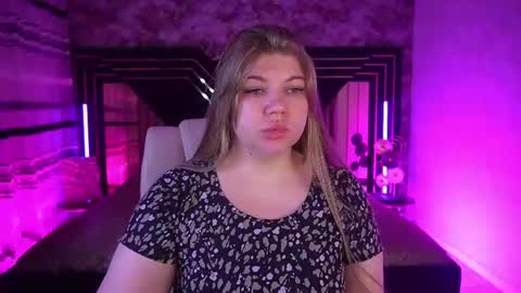 Snapshot of amellywhite chatting on July 13, 2026, 1:14 pm Alina online show from July 13, 2026, 1:14 pm