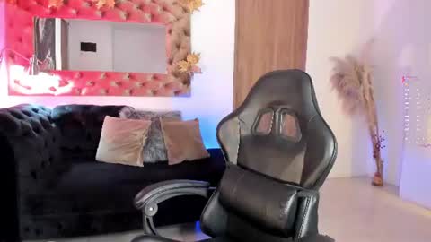 Snapshot of amelyamann chatting on June 19, 2026, 1:15 pm online show from June 19, 2026, 1:15 pm