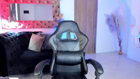 Snapshot of amelyamann chatting on June 21, 2026, 12:41 pm online show from June 21, 2026, 12:41 pm