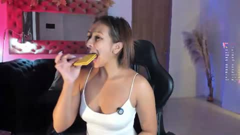 Snapshot of amelyamann chatting on June 22, 2026, 12:46 pm online show from June 22, 2026, 12:46 pm