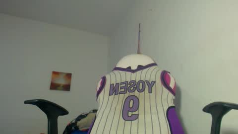 Snapshot of american_challenges chatting on November 21, 2025, 12:10 am miguel online show from November 21, 2025, 12:10 am