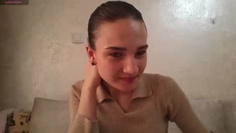 Julia  online show from March 5, 2025, 9:16 am