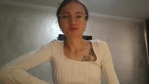 Julia  online show from October 20, 2025, 5:30 am