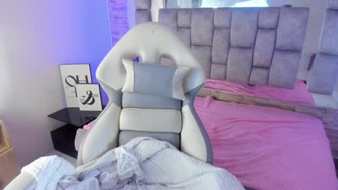      online show from February 1, 2025, 10:02 pm