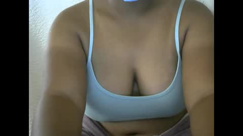 amichouu online show from November 28, 2025, 8:39 am