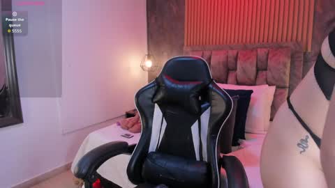 Amiee online show from April 19, 2026, 2:27 pm