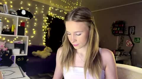 Snapshot of amily_sunray chatting on March 2, 2026, 1:51 pm Amily online show from March 2, 2026, 1:51 pm