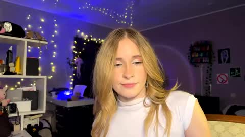 Amily online show from April 16, 2026, 9:39 pm