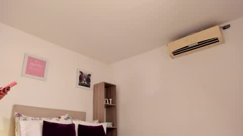 Amira Sanz online show from November 7, 2025, 2:22 am