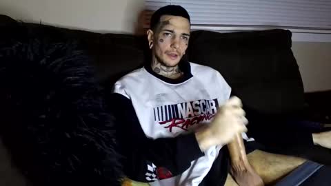 amiri_sweater online show from March 5, 2025, 3:51 am