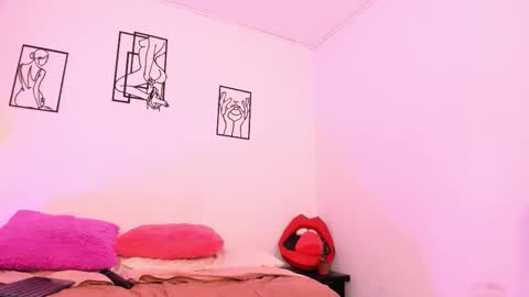 hi guys im ariani ill be off till december 1st for vacation if u want u can add me on snapchat by bio and talk or play there online show from December 19, 2025, 5:42 pm