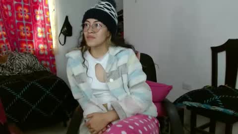 amitlu_ online show from December 3, 2024, 2:05 pm