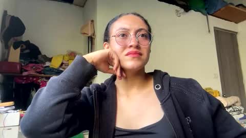 amitlu_ online show from January 5, 2025, 7:39 pm