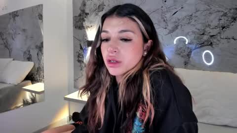 Snapshot of ammy_camm chatting on December 3, 2024, 3:20 am Ammy  online show from December 3, 2024, 3:20 am