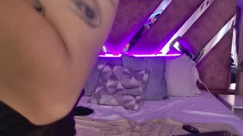 Snapshot of ammyjoness_ chatting on June 11, 2026, 8:40 pm Ammy Jones online show from June 11, 2026, 8:40 pm