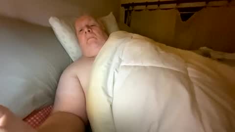 amor196112 online show from November 8, 2025, 9:02 pm