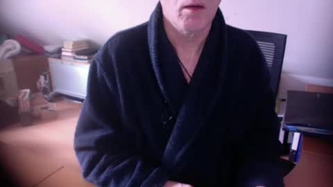 Snapshot of amor2200 chatting on February 4, 2026, 12:00 pm Amor2200 online show from February 4, 2026, 12:00 pm