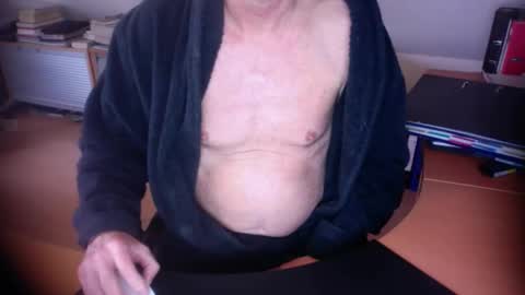 Snapshot of amor2200 chatting on February 5, 2026, 10:09 am Amor2200 online show from February 5, 2026, 10:09 am